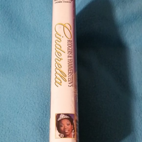 Cinderella Live Action VHS - Brandy Norwood and Whitney Houston - Picture 3 of 4
